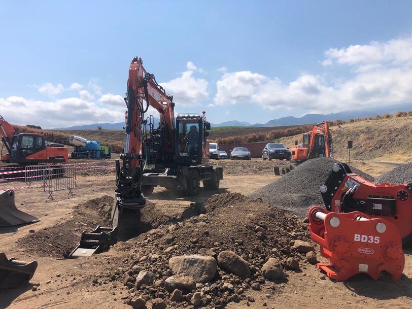On Reunion Island, the dealer DMP shares its passion with Doosan